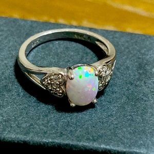 Gorgeous Avon Ring white stone size 6